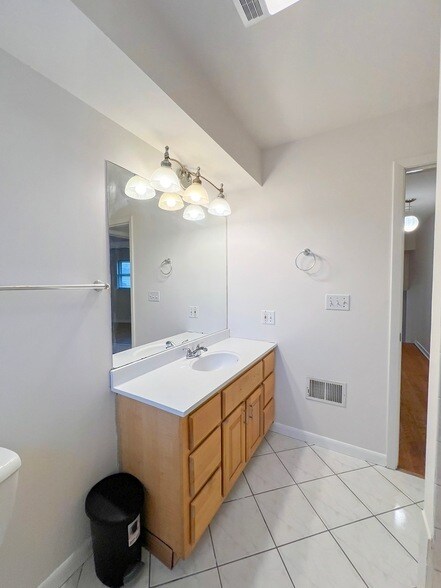 Building Photo - 4716 Thatcher Ave