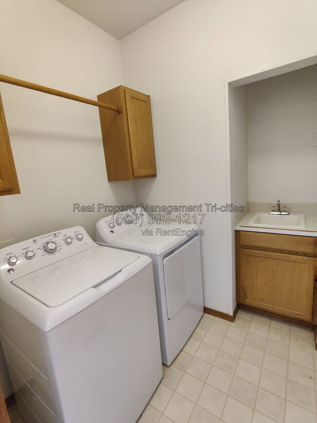 Building Photo - 2650 Sandstone Ln