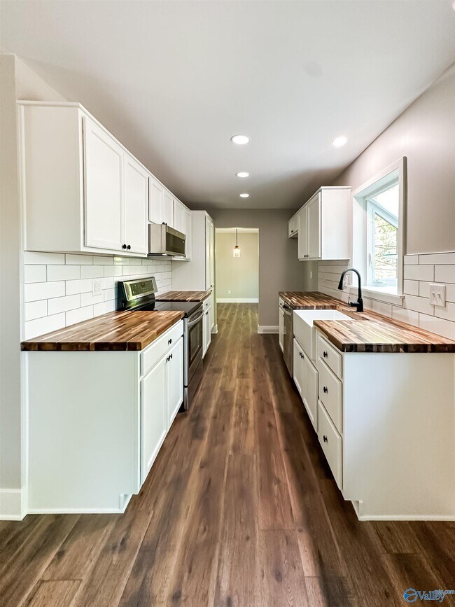 Building Photo - 11210 Mountain Crest Dr SE