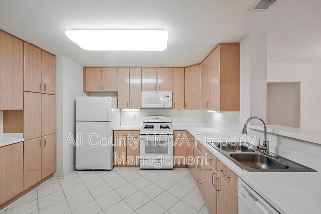 Building Photo - 11776 Stratford House Pl