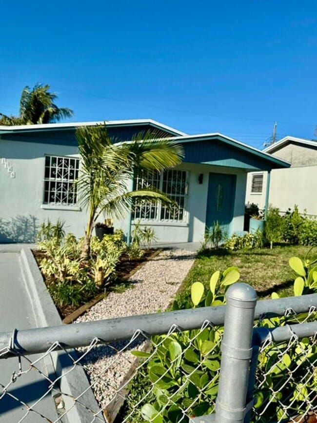 Building Photo - 1146 W 24th St