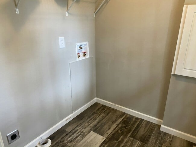 Building Photo - 2614 Azalea Pl