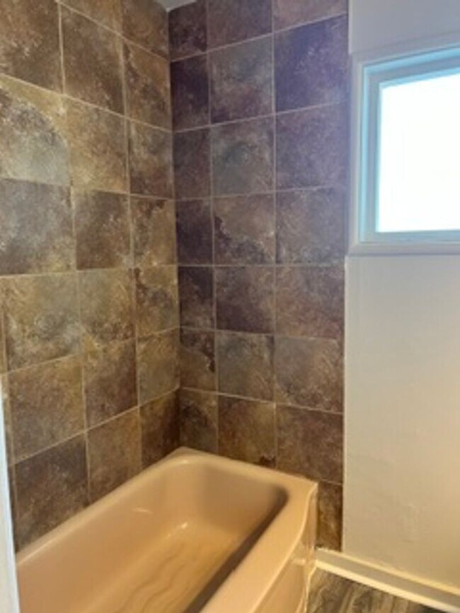 Building Photo - 675 Denslowe Dr
