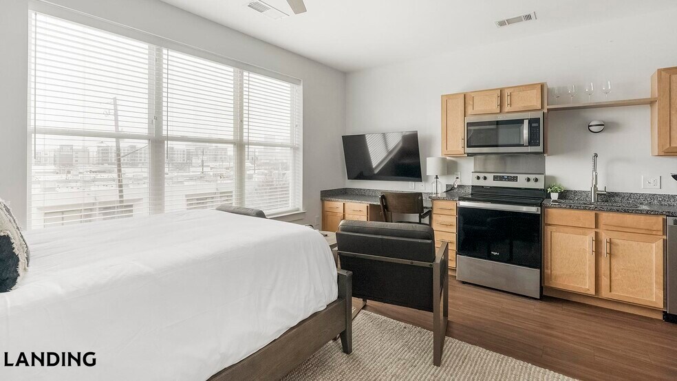 Building Photo - 302 13th St S