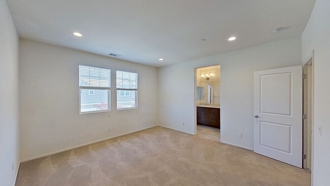 Building Photo - Large 2 Bedroom Townhome at The Village, L...