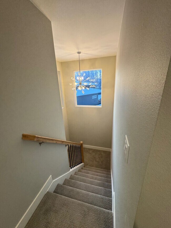 Building Photo - Beautiful 4 Bedroom Home in Desirable Wasilla Neighborhood!