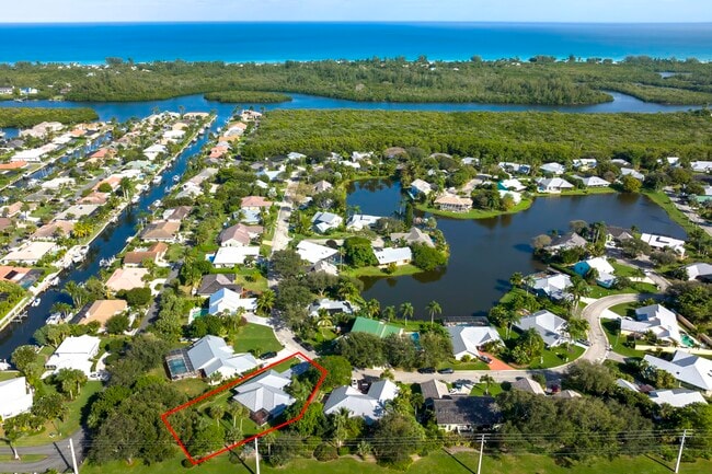 Building Photo - 10381 SE Jupiter Narrows Dr