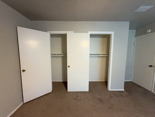 Building Photo - 603 Shelmar Dr
