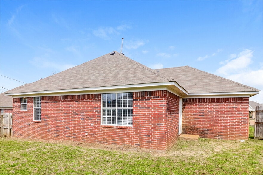 Building Photo - 4551 Cedargreen Cove