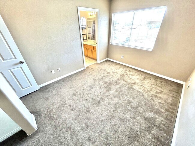 Building Photo - 2514 Quail Canyon Ave