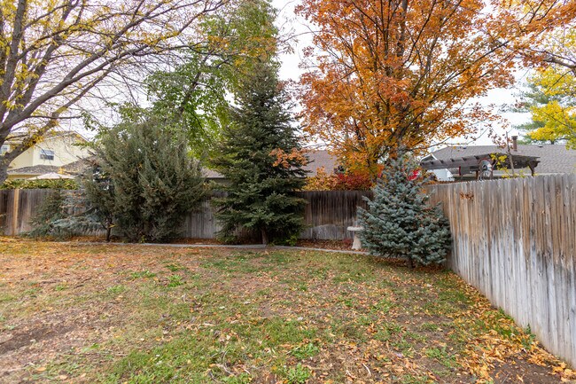 Building Photo - 164 S Silverwood Way