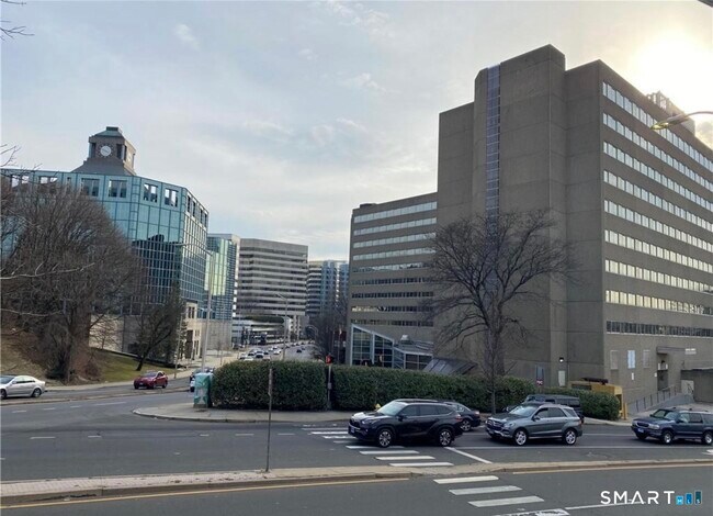Building Photo - 300 Broad St