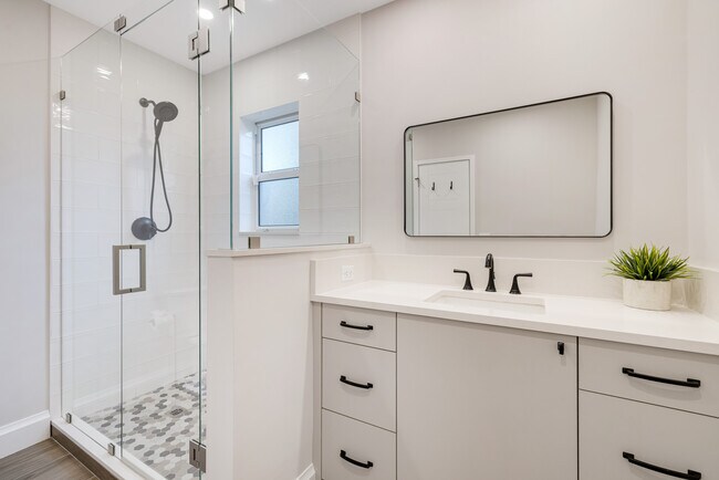 Building Photo - 2309 Desota Dr