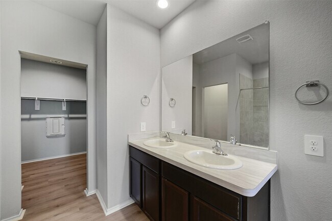 Building Photo - 16524 Cascading Pnes Ct