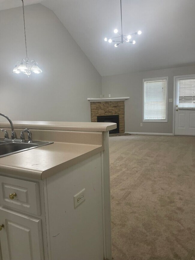 Building Photo - Spacious Townhome Located in Grovetown Close to Military Facilities
