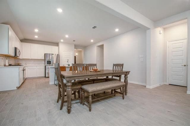 Building Photo - 2911 Teak Dr