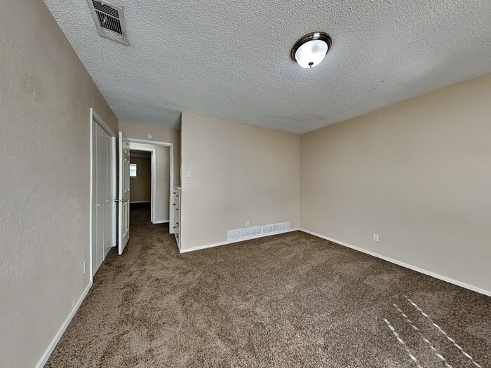 Building Photo - 3305 Hampden Dr