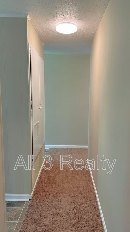 Building Photo - 418 Stroll Dr