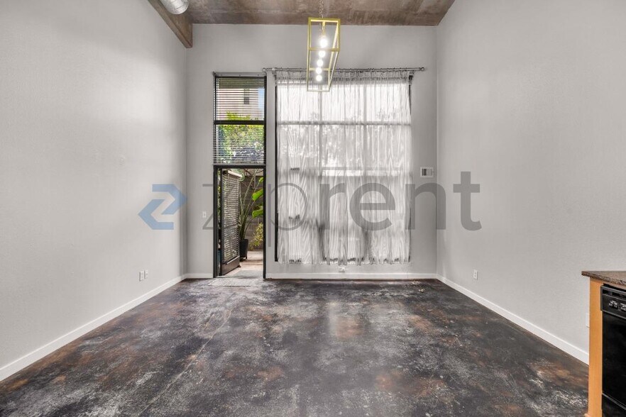 Building Photo - Unit 110