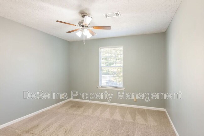 Building Photo - 236 Burgandy Hill Rd