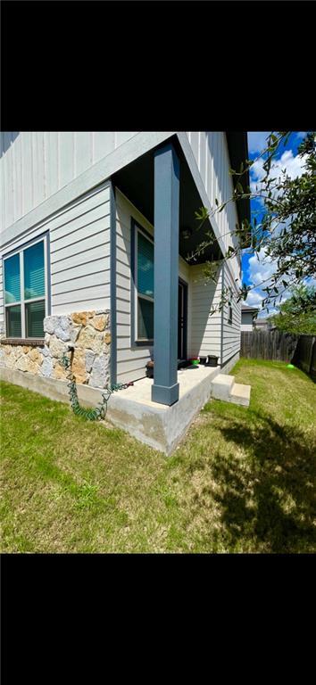 Building Photo - 1000 Boatswain Wy