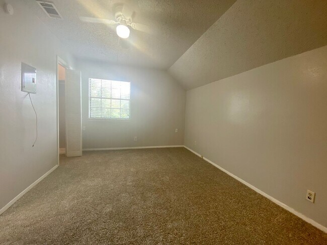 Building Photo - 4/3 Home in Clarksville! Incredible location! Available for August Prelease