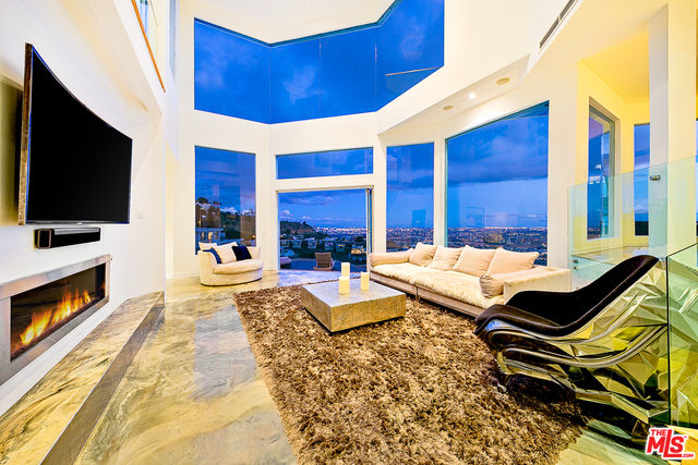 Building Photo - 2183 Sunset Plaza Dr