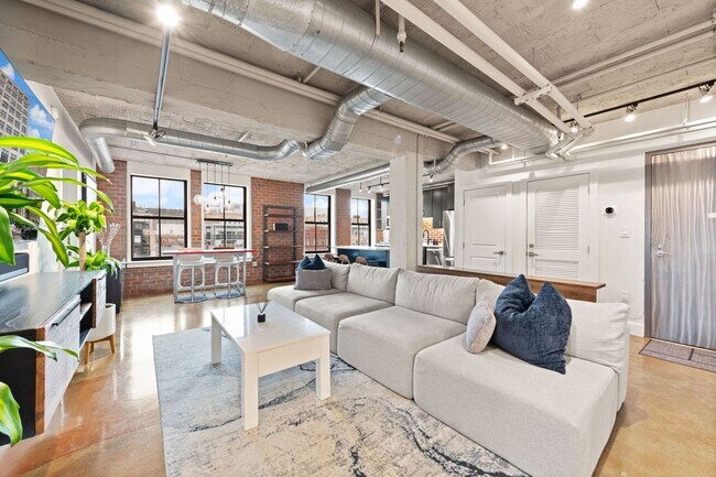 Building Photo - Fully Furnished Designer Loft with Parking & Monument Views!