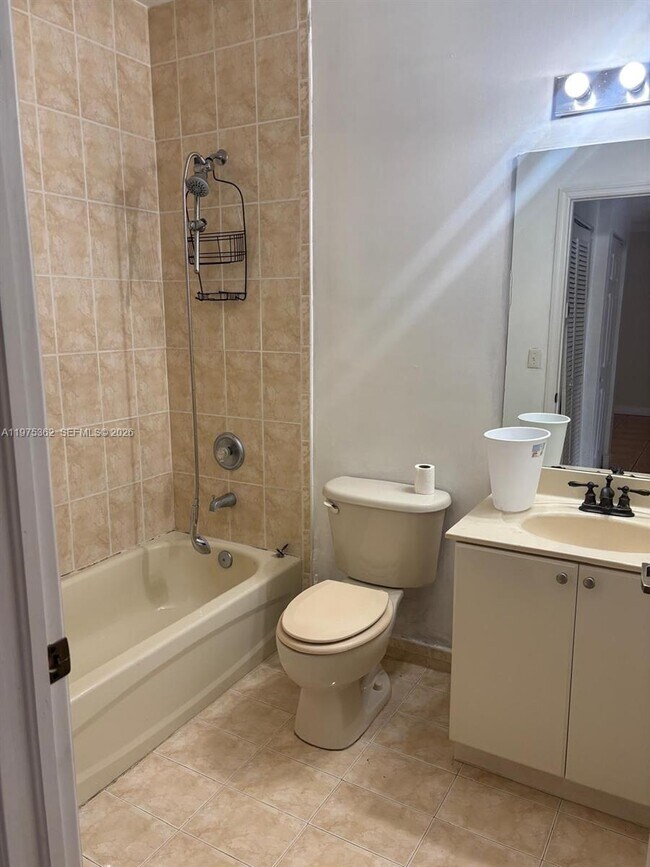 Building Photo - 371 NE 26th Terrace