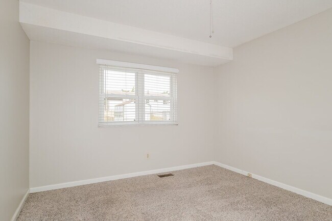 Building Photo - 2513 Weymouth Dr