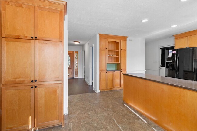 Building Photo - Beautiful 4 Bedroom/ 2 Story Home