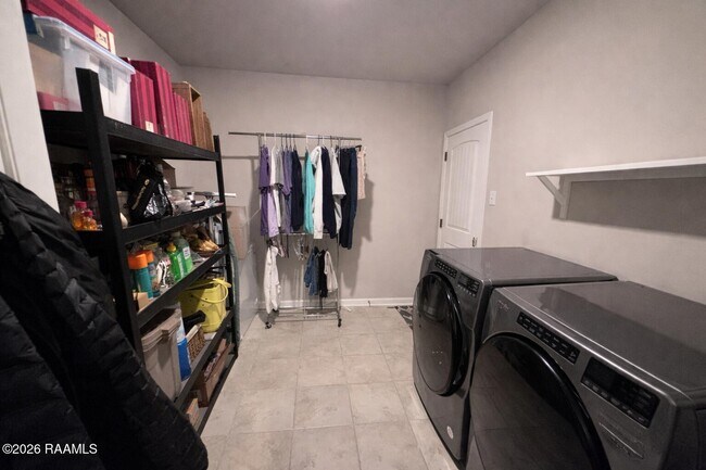 Building Photo - 400 Eastwood Dr