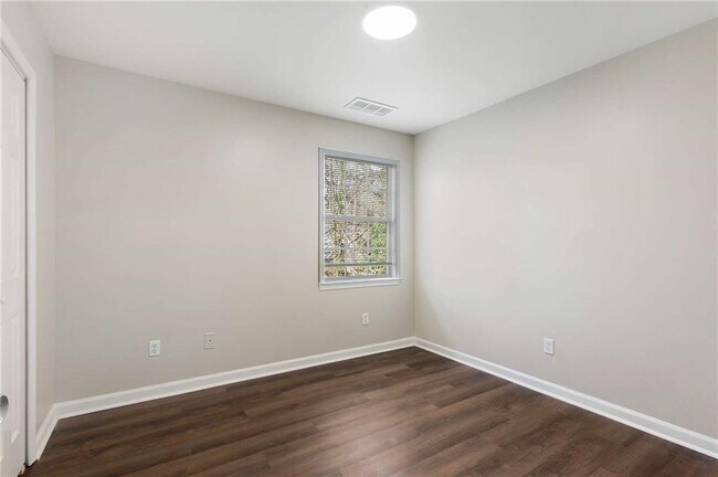 Building Photo - 1396 Kennesaw Dr NW