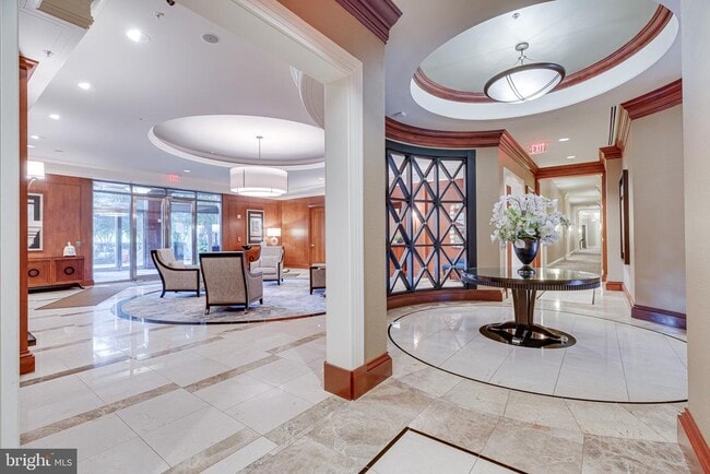 Building Photo - 8220 Crestwood Heights Dr