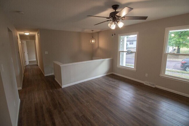 Building Photo - 1909 Newton Dr