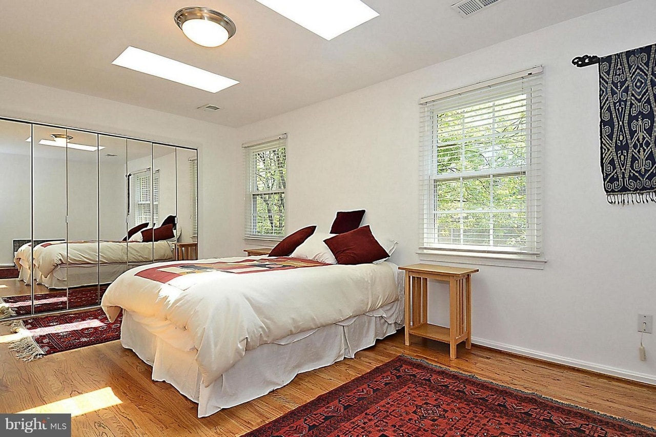 Building Photo - 1127 Fairview Ct