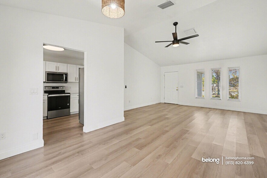 Building Photo - 2910 Country Club Blvd