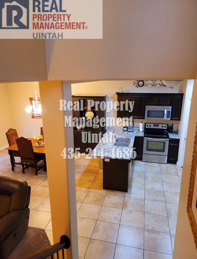 Building Photo - Beautiful 3 bed 2.5 bath Split Mountain Condo.