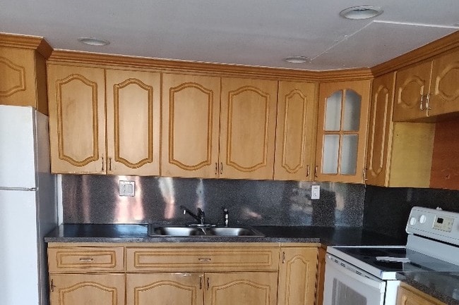 Kitchen - 4156 W 10th Ln