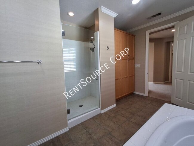 Building Photo - 27046 Maple Tree Ct