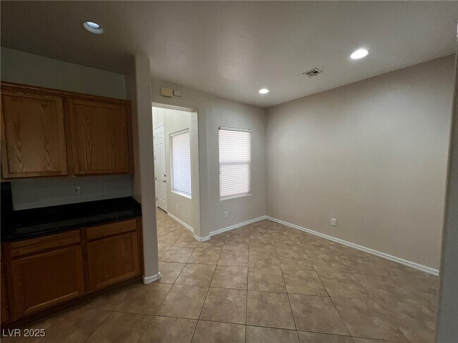Building Photo - 3417 W Birdwatcher Ave