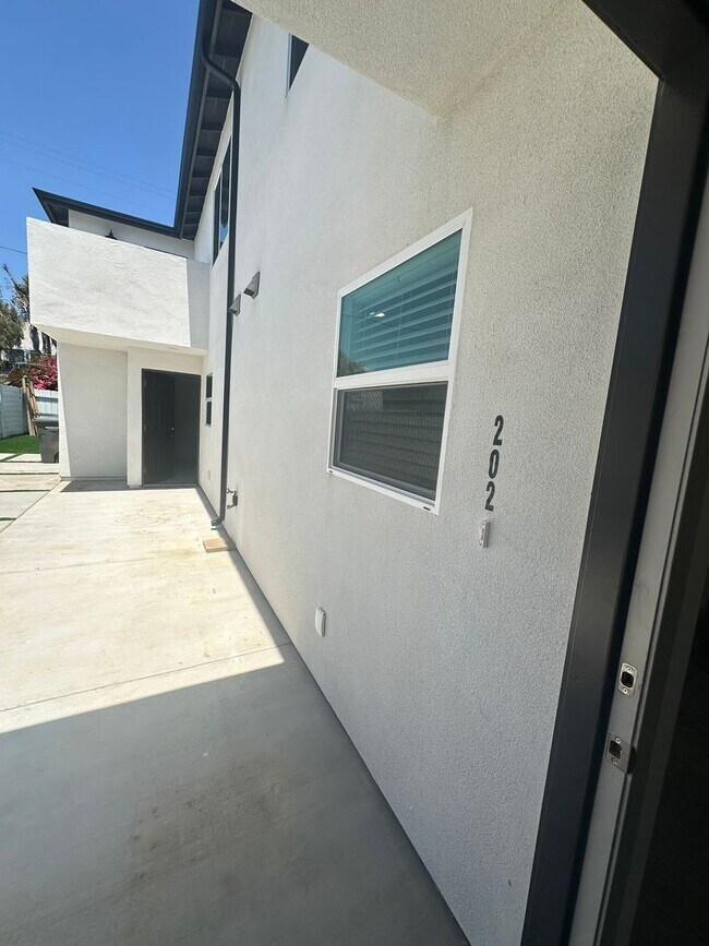 Building Photo - 202-204 Calla Avenue