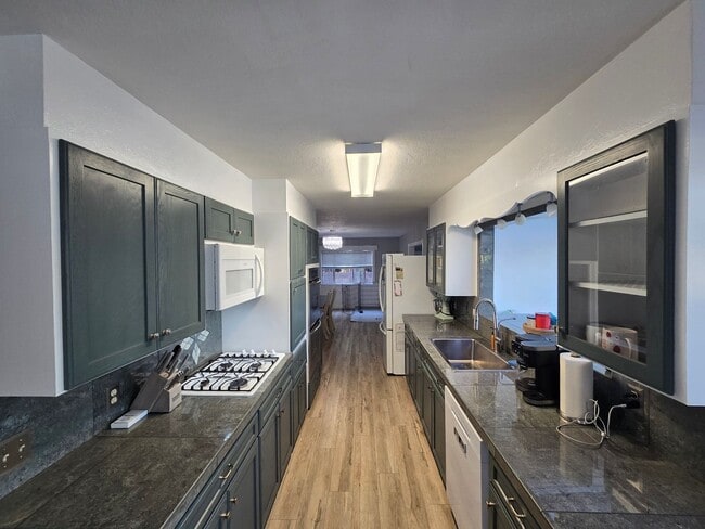 Building Photo - Stunning 4BR/2BA Fortuna home in quiet nei...