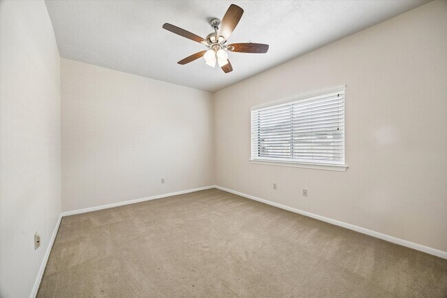 Building Photo - 806 Charles Pl