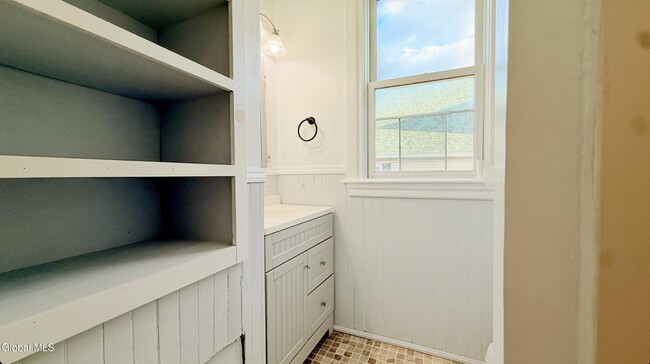 Building Photo - 554 Washington Ave