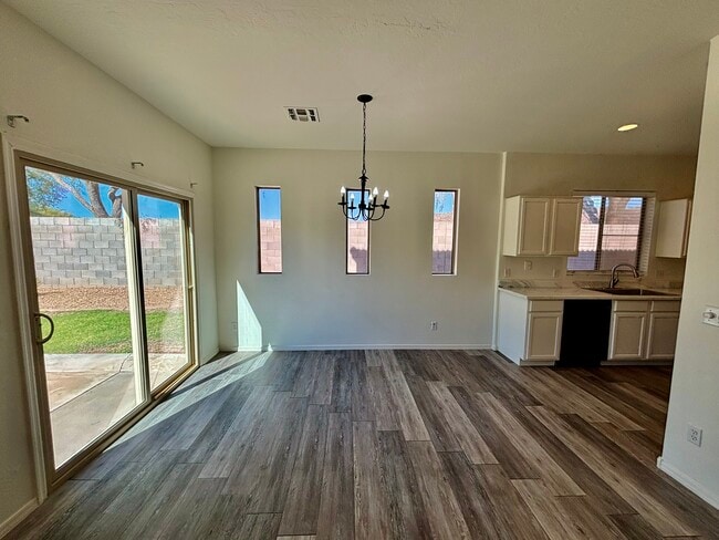 Building Photo - 3018 W Sands Dr