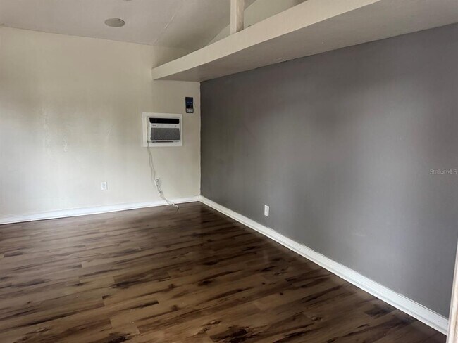 Building Photo - 3306 Lake Saxon Dr
