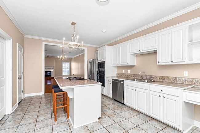 Building Photo - 3 Bedroom Townhome | Gated Community| Community Pool