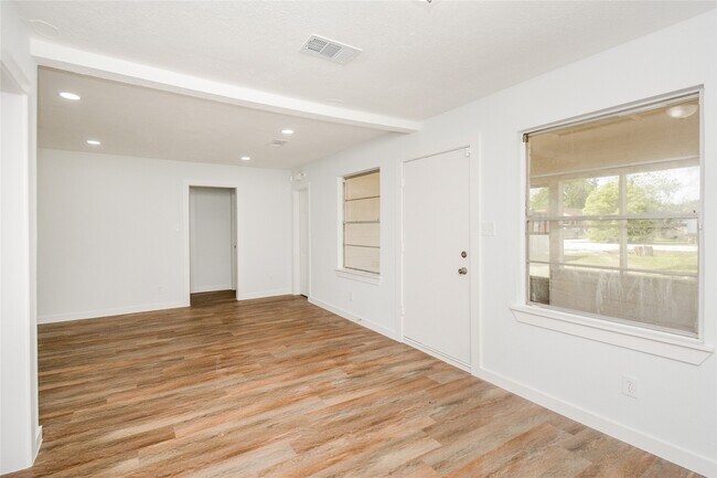 Building Photo - 4708 Los Angeles St