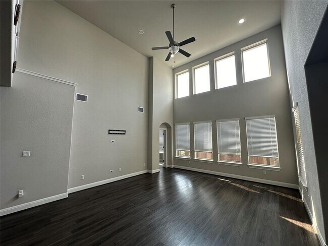 Building Photo - 4213 Valley Oaks Dr